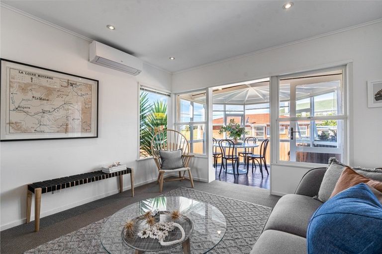 Photo of property in 2/11 Winscombe Street, Belmont, Auckland, 0622