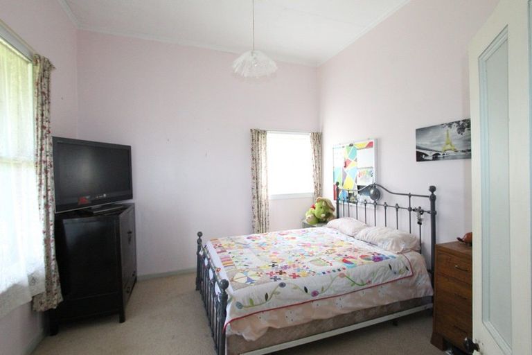 Photo of property in 2 Cambridge Street, Pahiatua, 4910