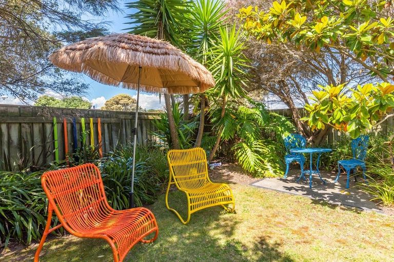 Photo of property in 10 Hastings Street, Waikanae Beach, Waikanae, 5036