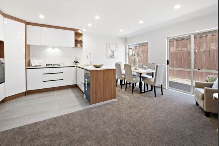 Photo of property in 1 Faldo Drive, Golflands, Auckland, 2013