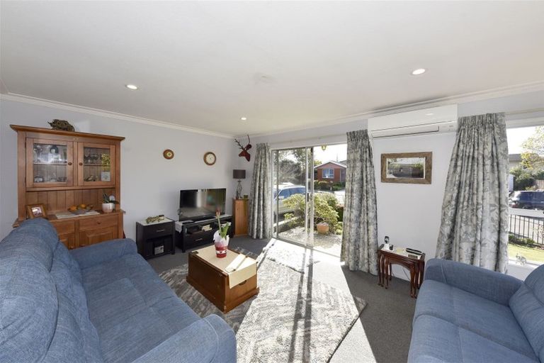 Photo of property in 2a Mallett Place, Halswell, Christchurch, 8025