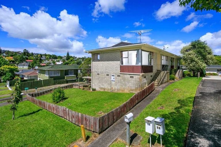 Photo of property in 1/22 Mannering Place, Hillcrest, Auckland, 0627