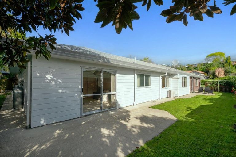 Photo of property in 16 Capricorn Place, Kawaha Point, Rotorua, 3010