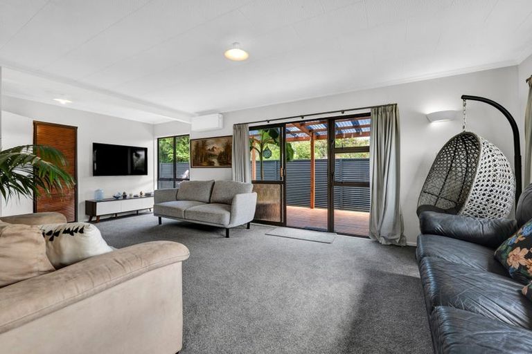 Photo of property in 28 Kowhai Street, Inglewood, 4330