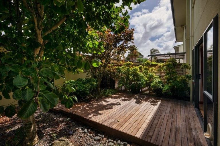 Photo of property in 76 Gunner Drive, Te Atatu Peninsula, Auckland, 0610