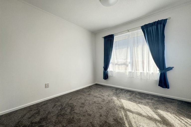 Photo of property in 18b Bracken Road, Newlands, Wellington, 6037