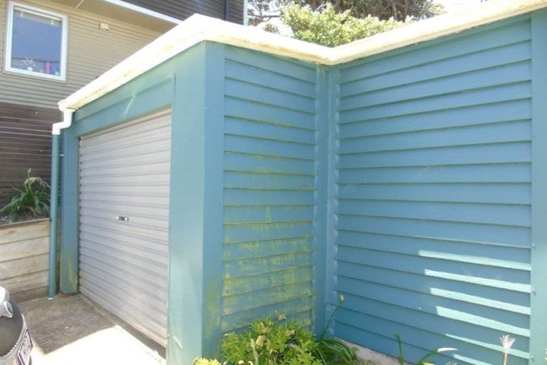 Photo of property in 77 Houghton Bay Road, Houghton Bay, Wellington, 6023