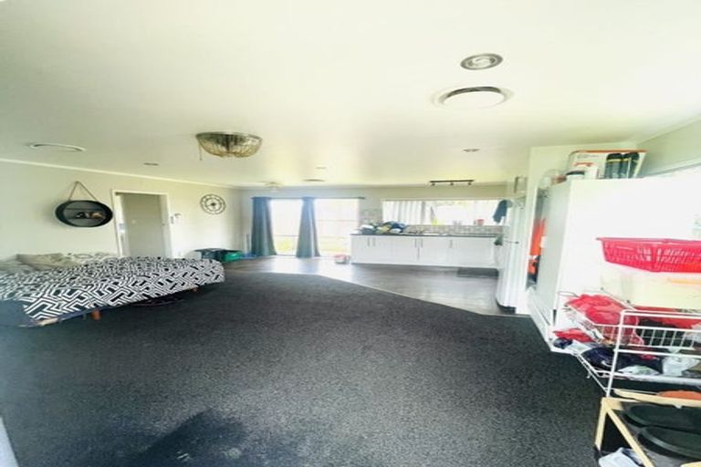 Photo of property in 2/92 Kenderdine Road, Papatoetoe, Auckland, 2025