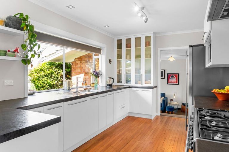 Photo of property in 16a Forest Lake Road, Forest Lake, Hamilton, 3200