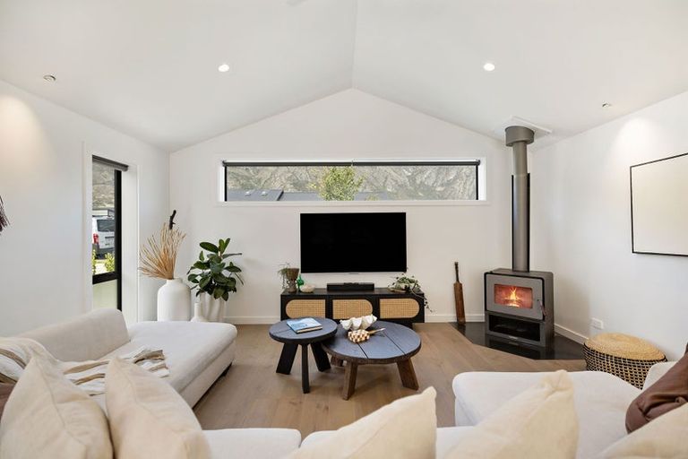 Photo of property in 20 Howden Drive, Jacks Point, 9371