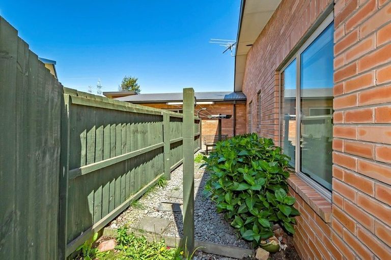 Photo of property in 14 Fulham Street, Islington, Christchurch, 8042