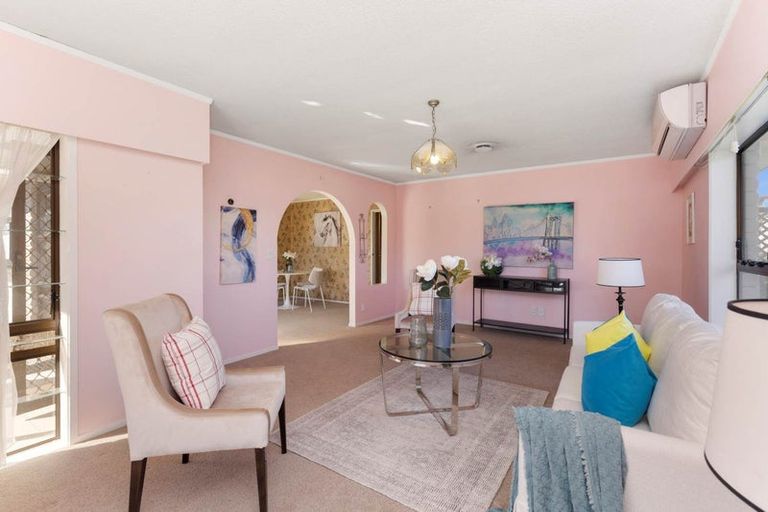 Photo of property in 2/27 Derrimore Heights, Clover Park, Auckland, 2019