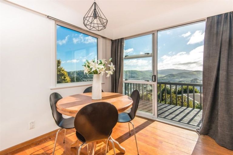Photo of property in 31 Carluke Street, Paparangi, Wellington, 6037