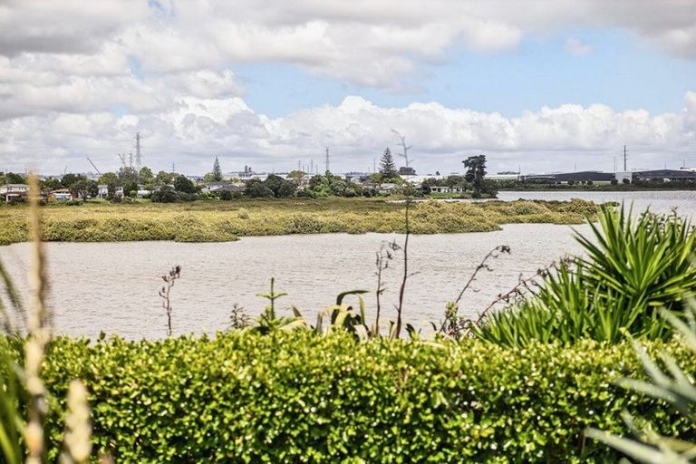 Photo of property in 48 Aurea Avenue, Pakuranga, Auckland, 2010