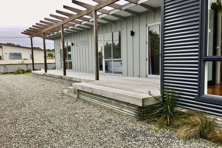 Photo of property in 6 Hohiria Street, Waikanae Beach, Waikanae, 5036