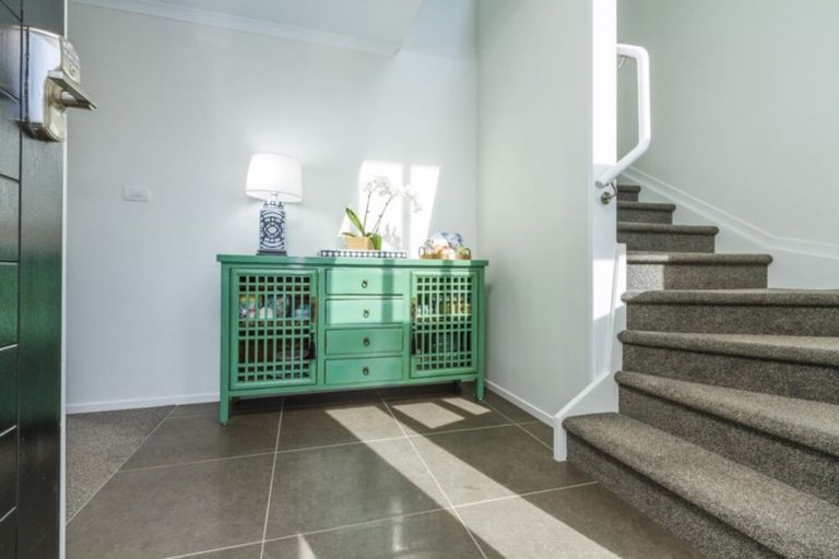 Photo of property in 24 Te Oneroa Way, Long Bay, Auckland, 0630