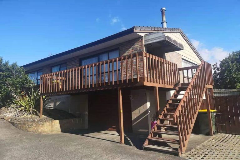 Photo of property in 2/66 Aviemore Drive, Highland Park, Auckland, 2010