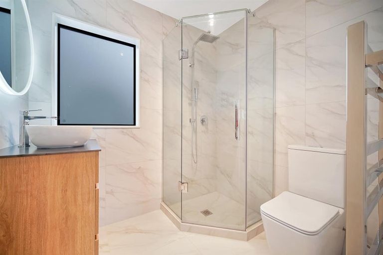 Photo of property in 73 Whare Kauri Road, Papakura, 2110