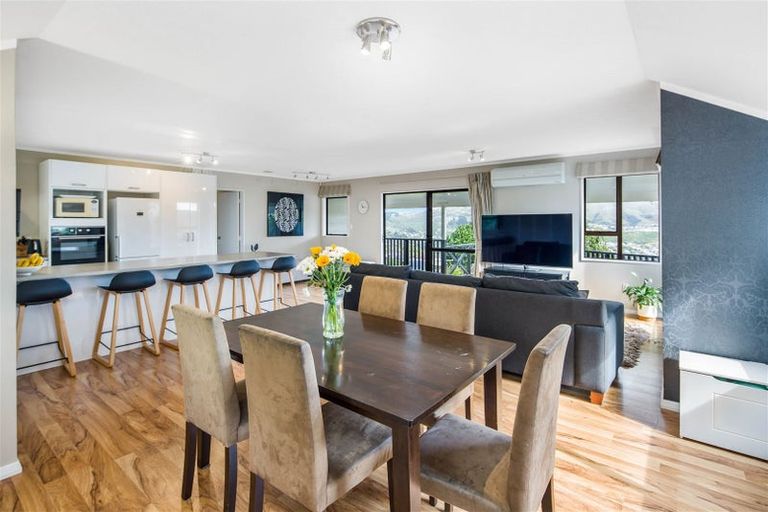 Photo of property in 140 Mark Avenue, Grenada Village, Wellington, 6037