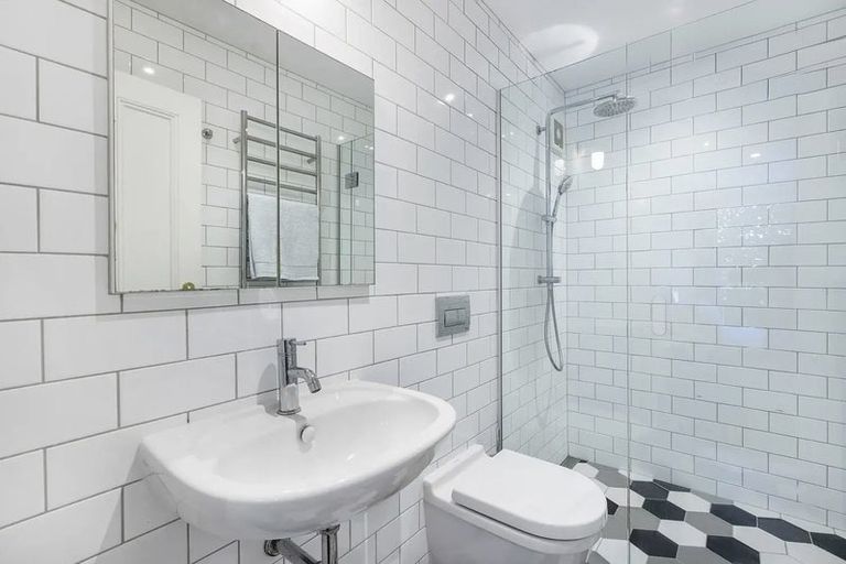 Photo of property in 6 Beach Road, Northcote Point, Auckland, 0627