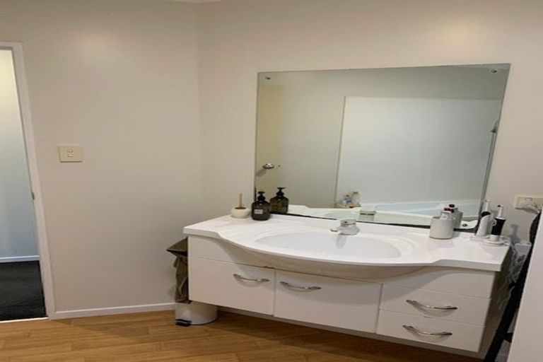 Photo of property in 3/17 Harbour View Road, Te Atatu Peninsula, Auckland, 0610