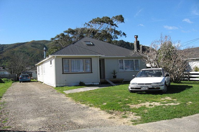 Photo of property in 39 Dover Road, Wainuiomata, Lower Hutt, 5014