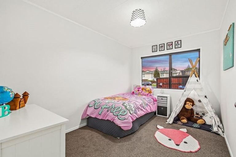 Photo of property in 9 West Harbour Drive, West Harbour, Auckland, 0618