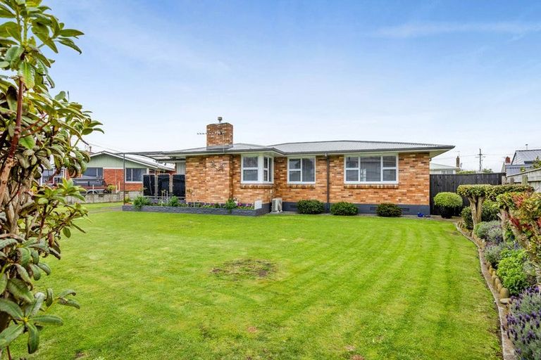 Photo of property in 6 Davidson Street, Hawera, 4610
