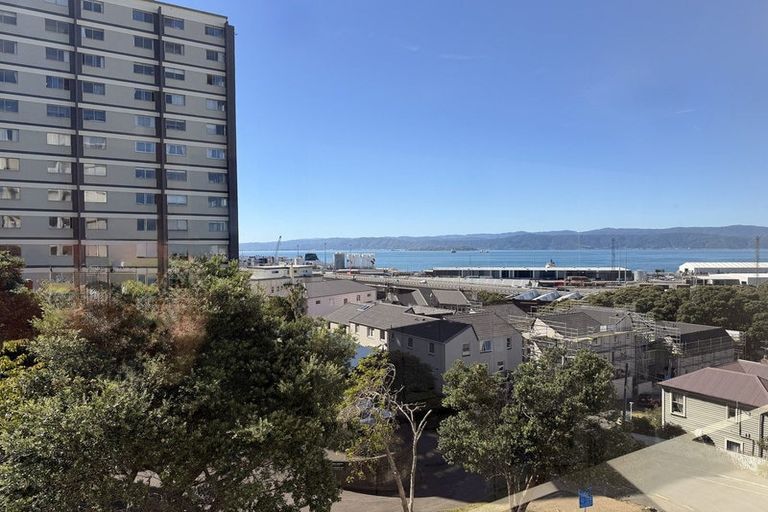 Photo of property in Grosvenor Flats, 19 Cottleville Terrace, Thorndon, Wellington, 6011