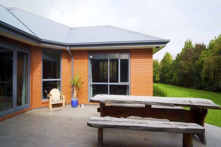 Photo of property in 10 Deavoll Place, Heathcote Valley, Christchurch, 8022
