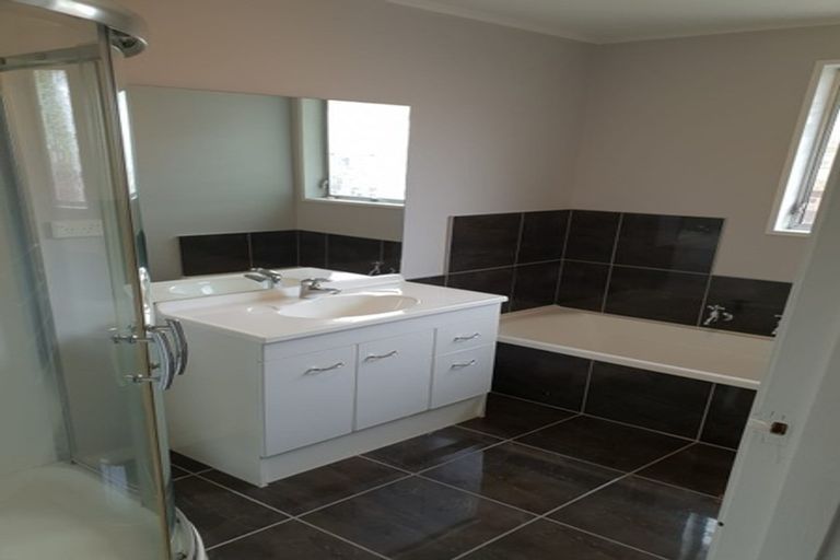 Photo of property in 8 Saunders Place, Redwood, Christchurch, 8051