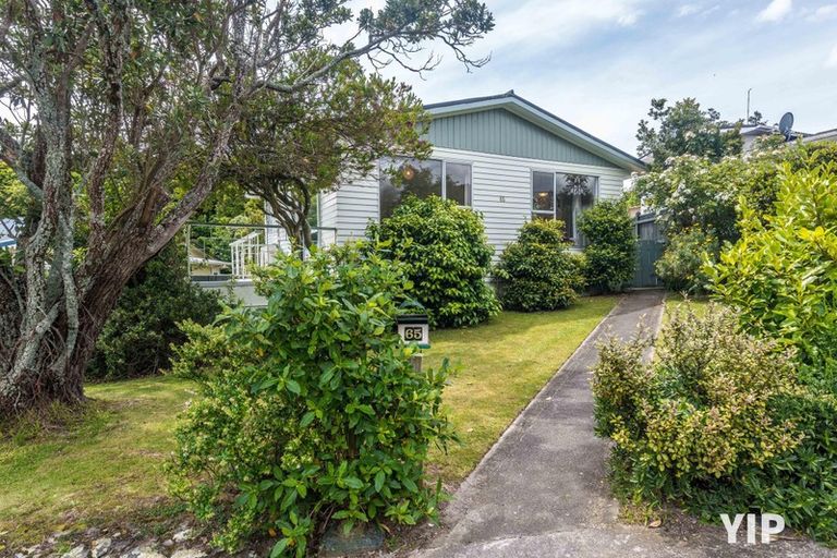 Photo of property in 65 Gloaming Hill, Titahi Bay, Porirua, 5022