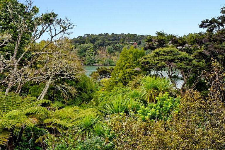 Photo of property in 3 Inaka Place, Titirangi, Auckland, 0604