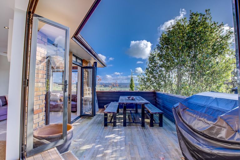 Photo of property in 15 Tironui Terrace, Western Heights, Hamilton, 3200