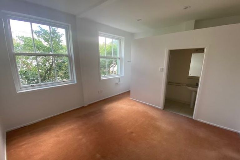 Photo of property in 1/2 King Street, Mount Cook, Wellington, 6021