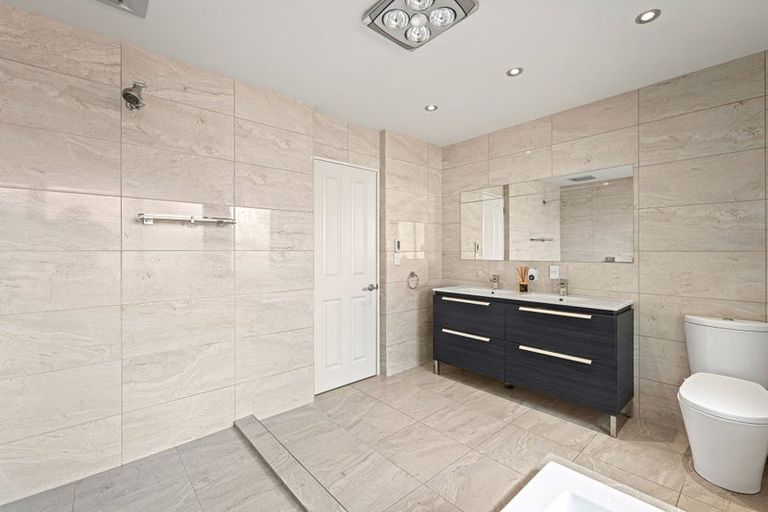 Photo of property in 1 Henridge Place, Avonhead, Christchurch, 8042