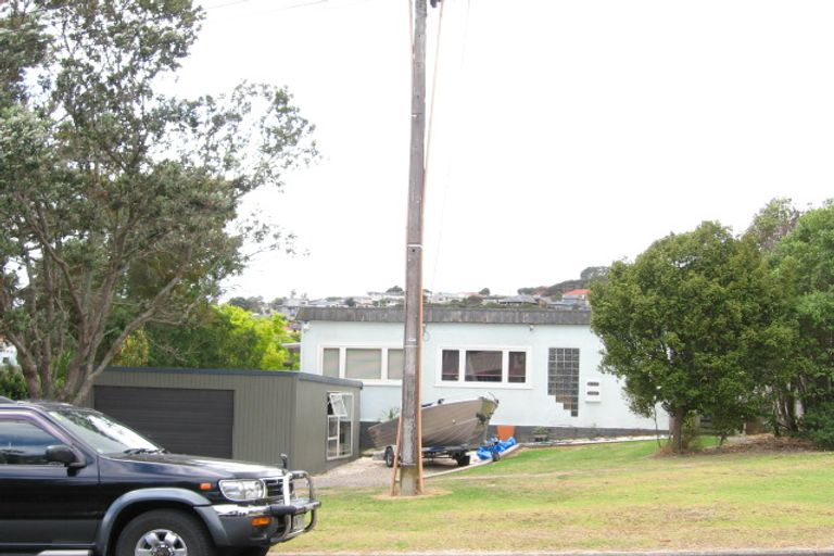 Photo of property in 2/87 Island Bay Road, Beach Haven, Auckland, 0626