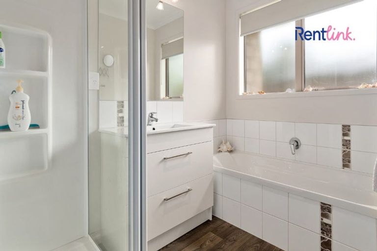 Photo of property in 52 Kayelene Place, Omokoroa, 3114