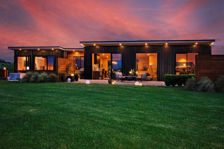 Photo of property in 68 Sunrise Drive, Seaward Bush, Invercargill, 9812