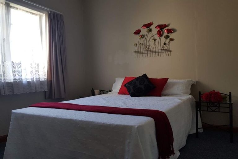 Photo of property in 35 Oxford Street, Fairfield, Hamilton, 3214