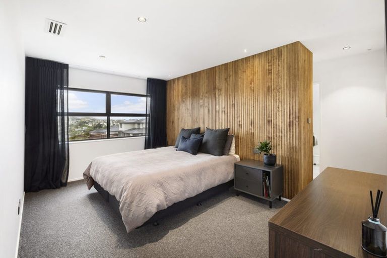 Photo of property in 4 Boeing Way, Newlands, Wellington, 6037