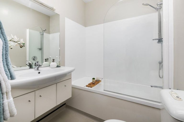 Photo of property in City Lodge, 402/115 Vivian Street, Te Aro, Wellington, 6011