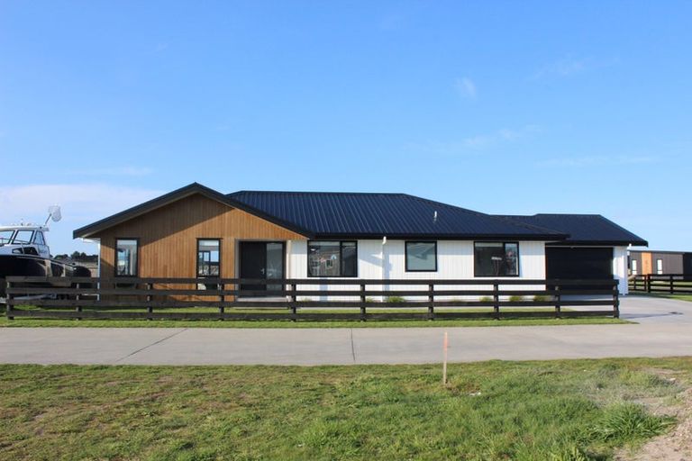 Photo of property in 2 Kotare Way, Matarangi, Whitianga, 3592