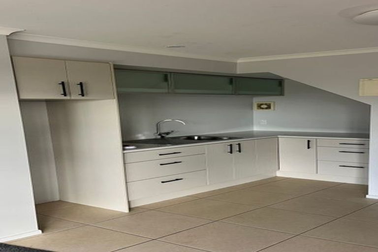 Photo of property in 41 Lavelle Road, Henderson, Auckland, 0612