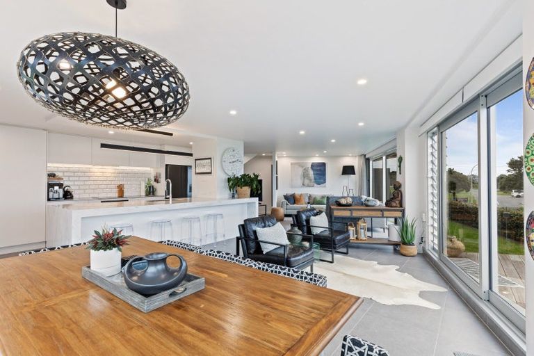 Photo of property in Weekeston Apartments, 2 Nobs Line, Strandon, New Plymouth, 4312