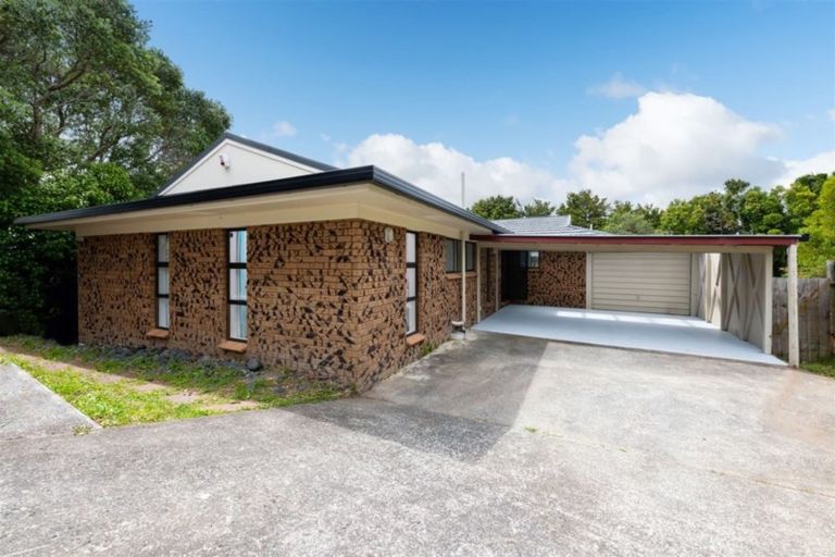 Photo of property in 13 Chrome Place, Henderson, Auckland, 0612