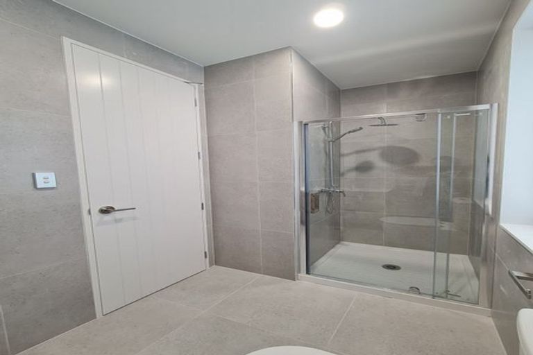 Photo of property in 3/532 Glenfield Road, Glenfield, Auckland, 0629