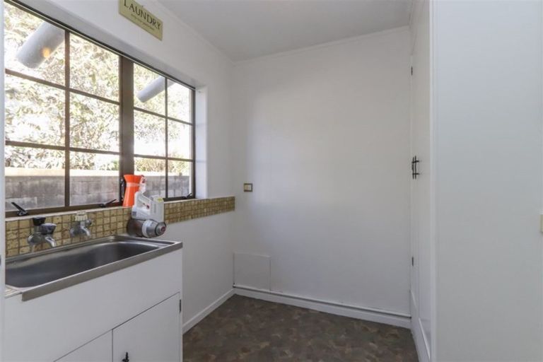 Photo of property in 9 Kauri Street, Inglewood, 4330