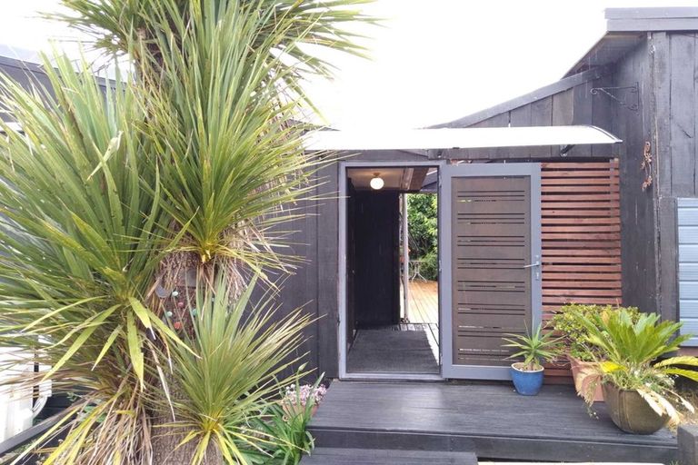 Photo of property in 252 Sturges Road, Henderson, Auckland, 0612