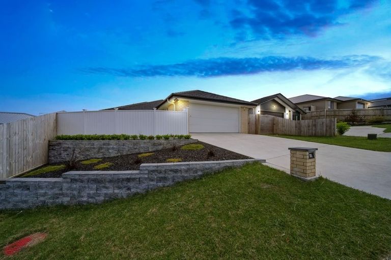 Photo of property in 12 Regis Park Drive, Pukekohe, 2120